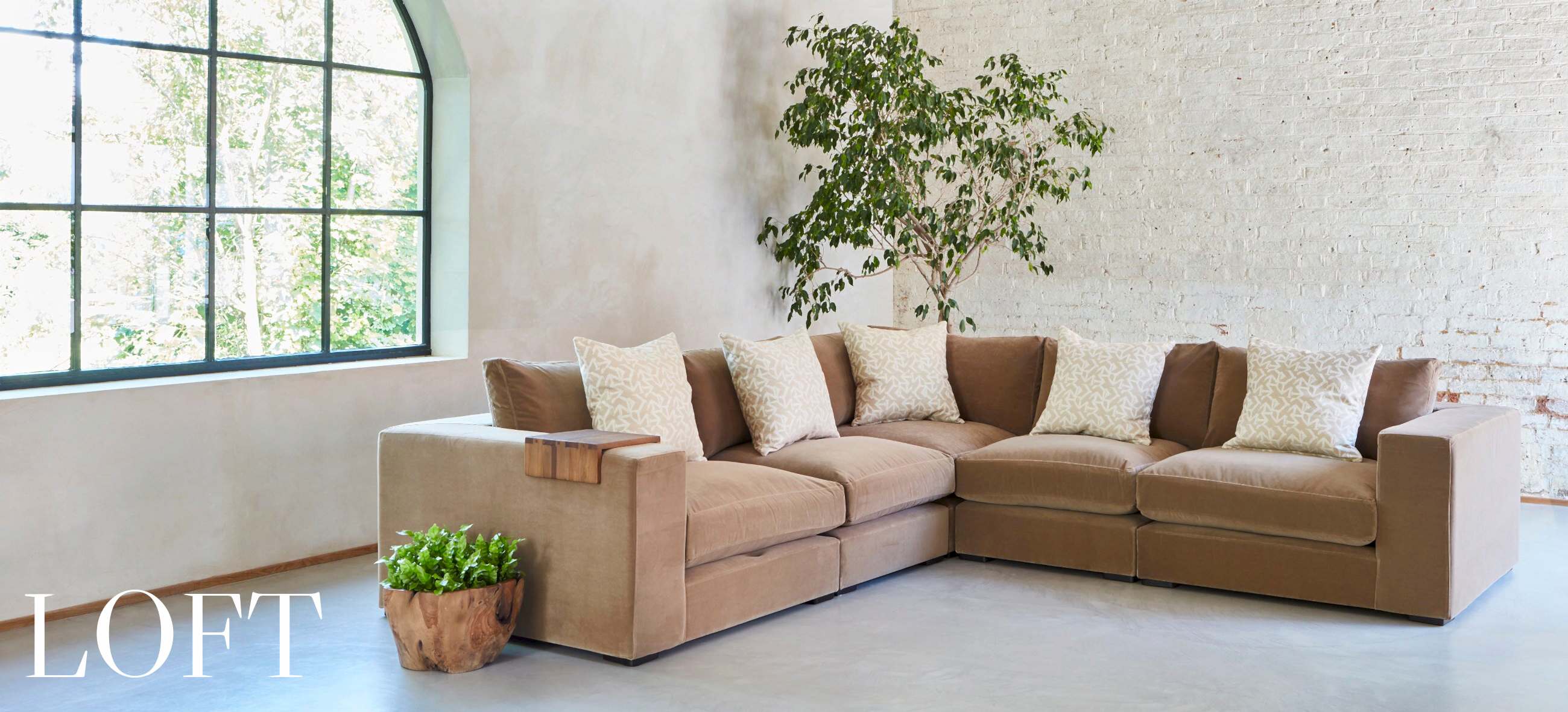 Modular, Scatter Cushions Included, Padded Arms