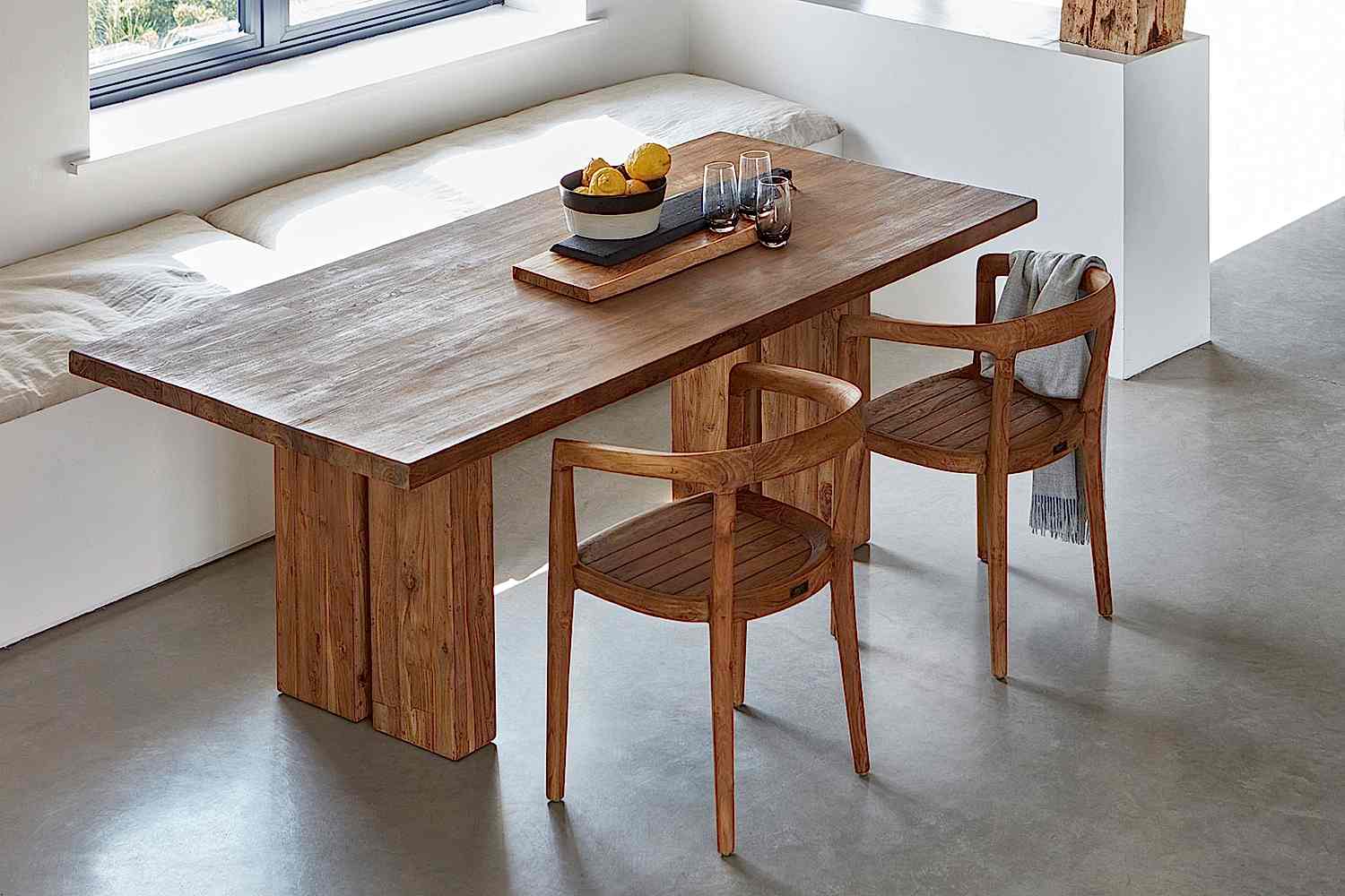 How to choose a dining table: A Buying Guide